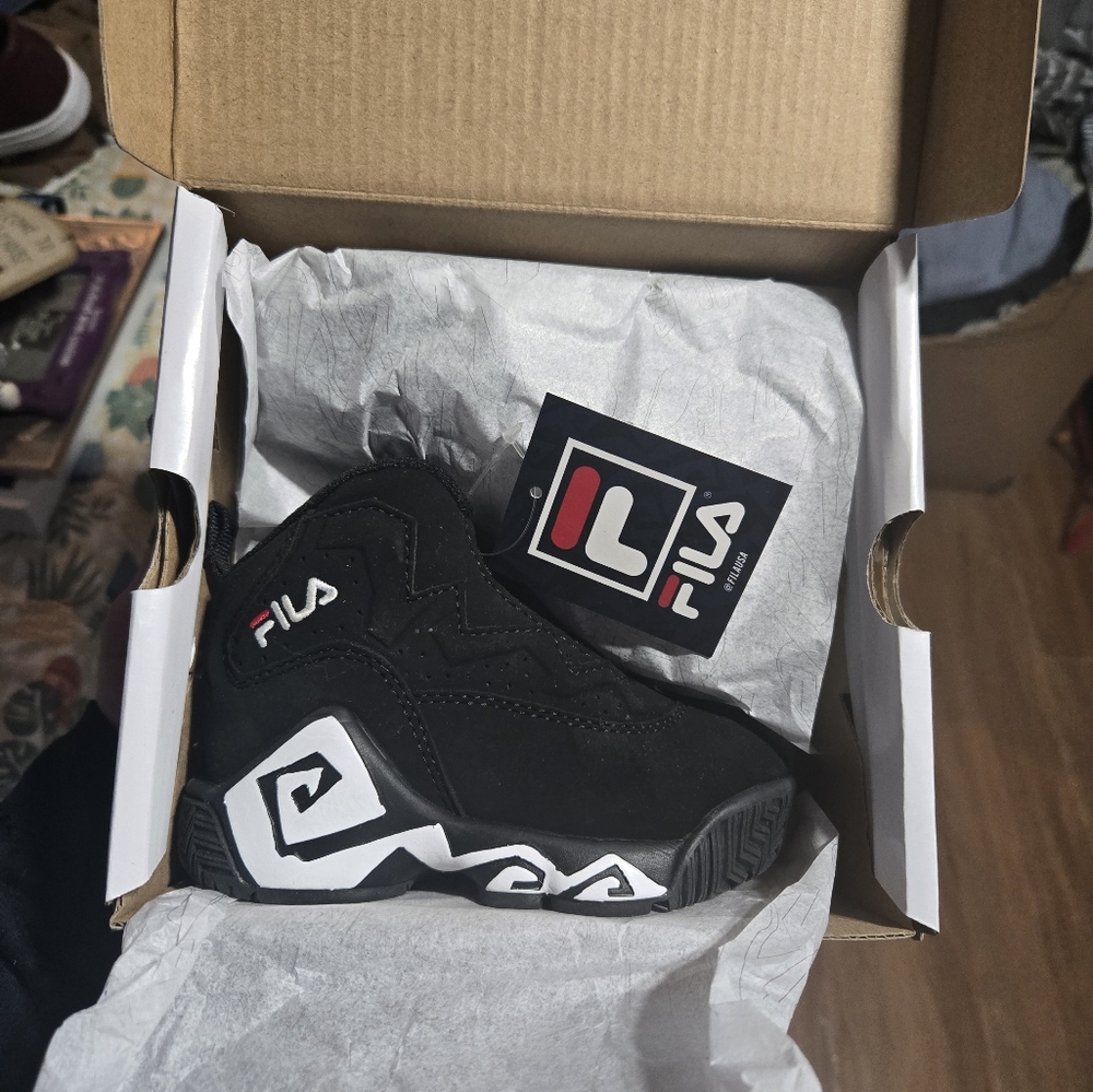 Infant size 7 new fila MB